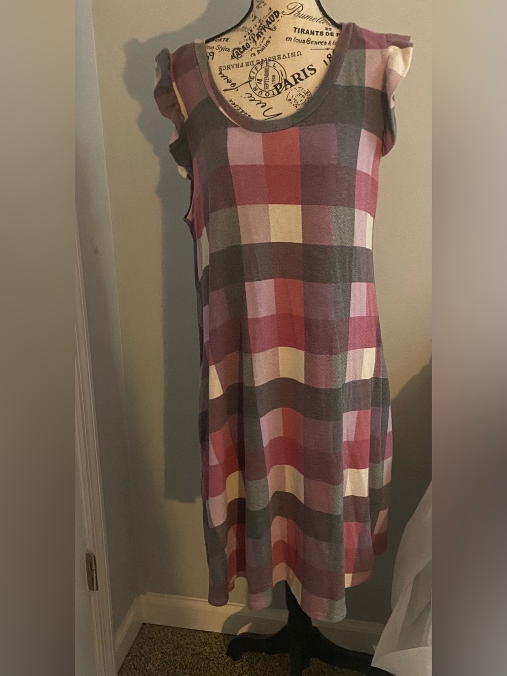 Cute ruffled sleeve dress